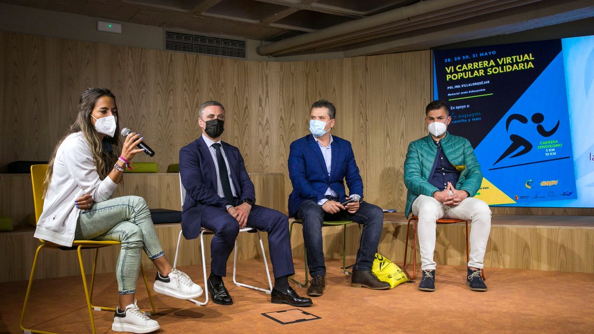 Lidia Campo, Rafael Barbero, Jorge Villaverde y Rafael Escudero, durante la presentación de la carrera Memorial Jesús Echevarrieta. TOMÁS ALONSO