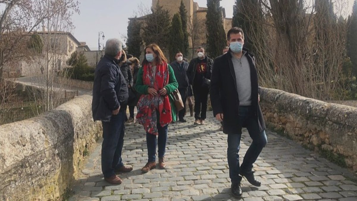 Luis Tudanca y Esther Peña mantuvieron ayer en Aranda varias reuniones con colectivos. L. V.