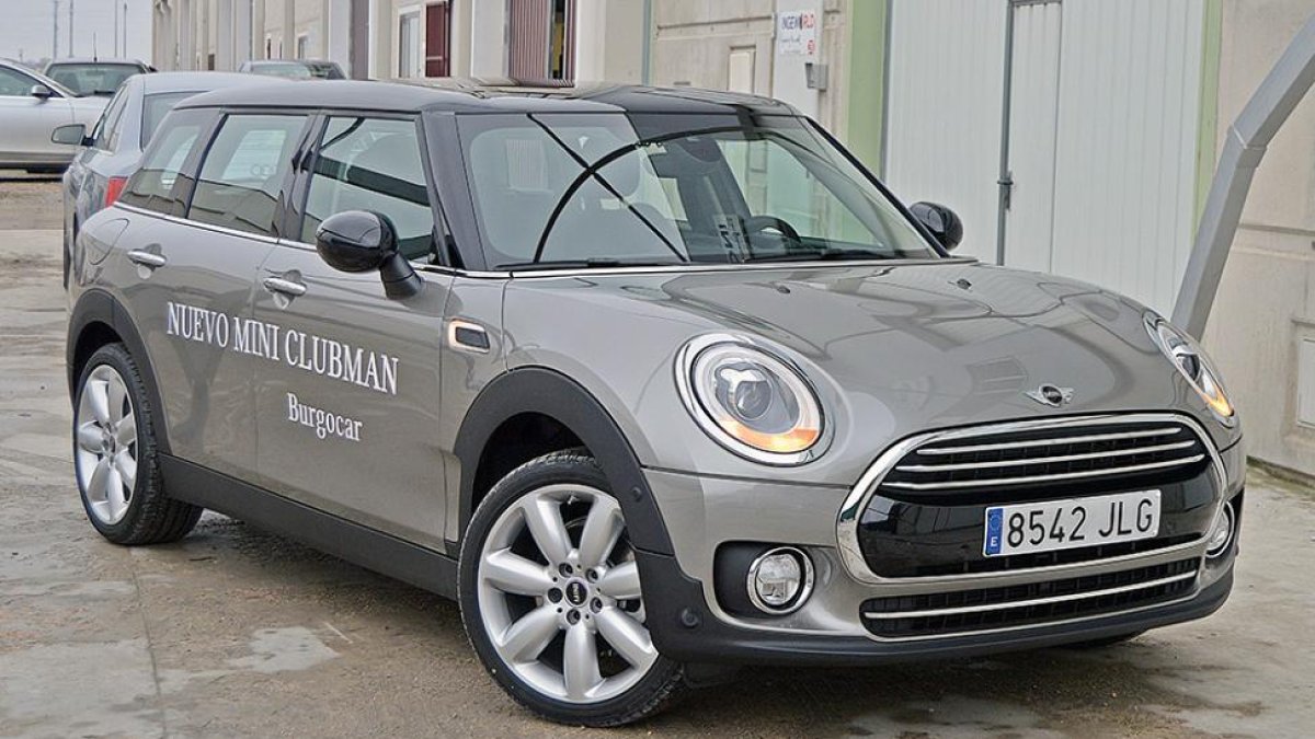 Imagen lateral del Mini Clubman.-HÉCTOR FUSTEL