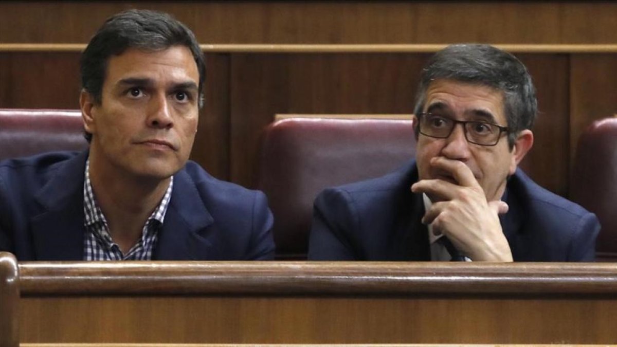 Pedro Sánchez y Patxi López, el pasado 26 de octubre en el Congreso de los Diputados.-EFE / BALLESTEROS
