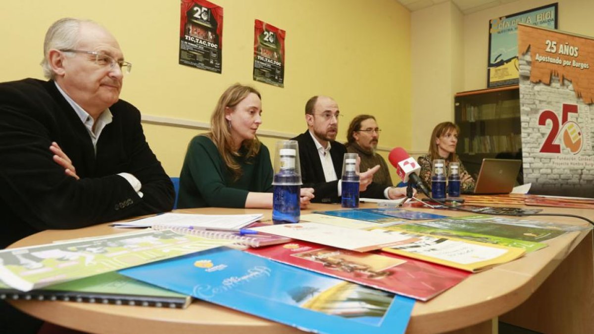 De izquierda a derecha: Martín, Sualdea, Fuentes, Tristán y Abajo, ayer, en la presentación del aniversario.-RAÚL G. OCHOA