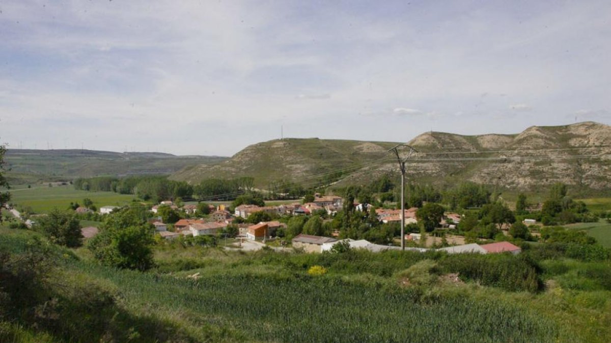 La pequeña localidad se encuentra en la entrada del Valle de los Ajos.-G. G.