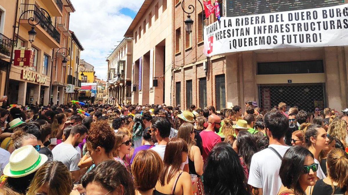 El acceso al escenario Radio 3, en la plaza del Trigo, era prácticamente imposible.-GATI BFM