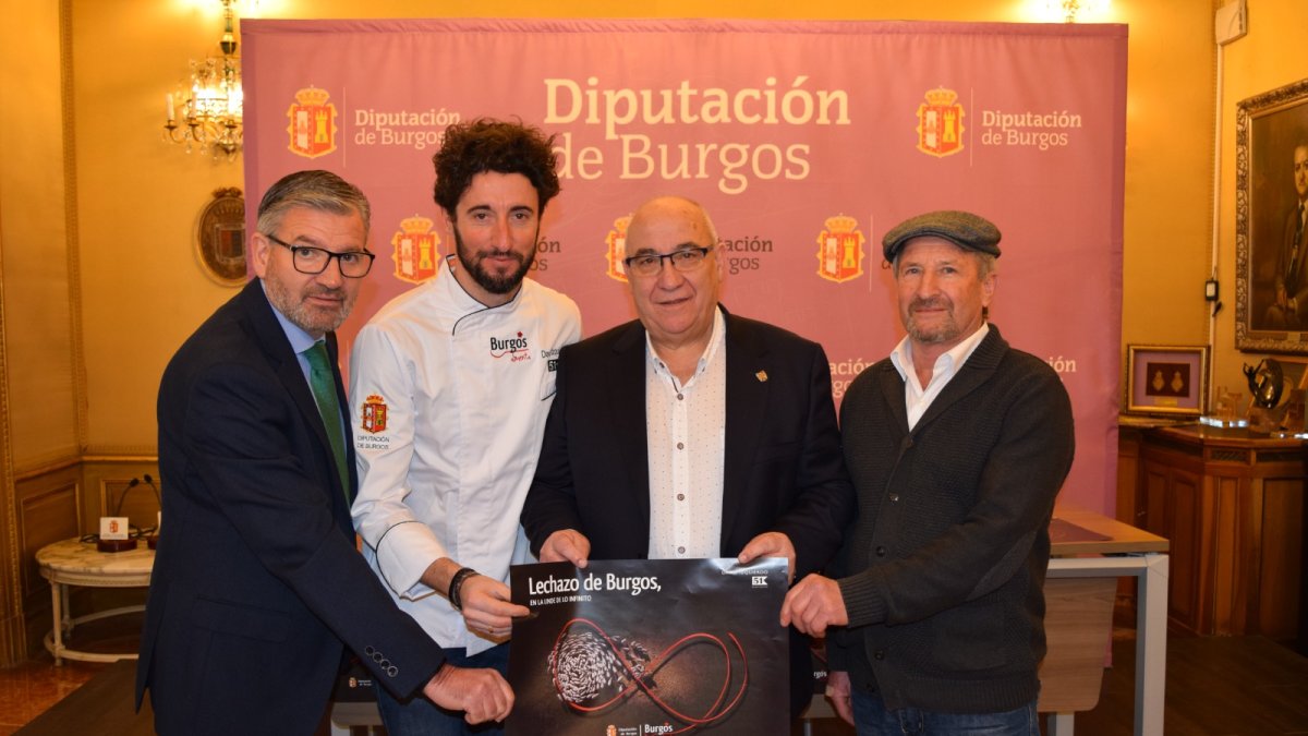 El gerente de Burgos Alimenta, Alejandro Yagüe, el cocinero David Izquierdo, el diputado Jesús María Sendino, y el ganadero Vidal Lázaro en la presentación de 'Lechazo de Burgos, en la linde de lo infinito', la propuesta de Burgos Alimenta para Madrid Fusión.