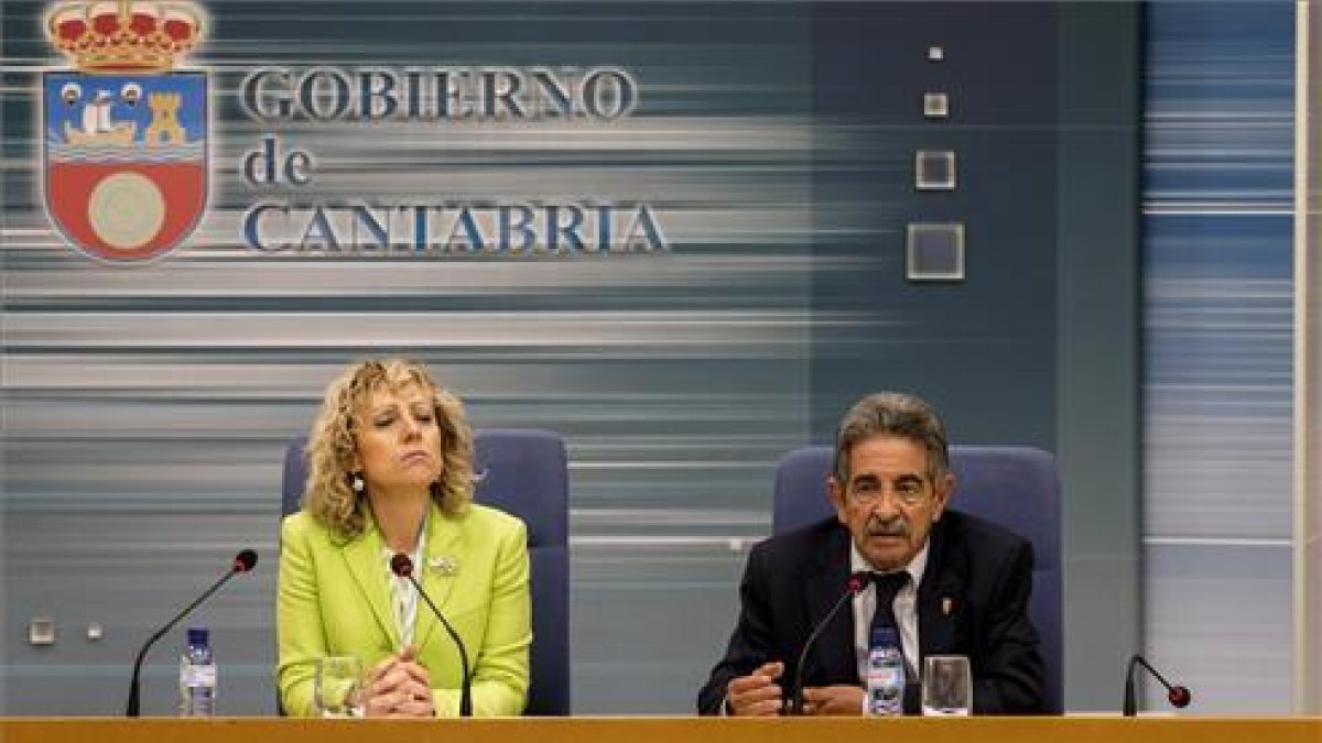 Díaz Tezanos y M.A.Revilla, vicepresidenta y presidente de Cantabria-ROMAN G.AGUILERA