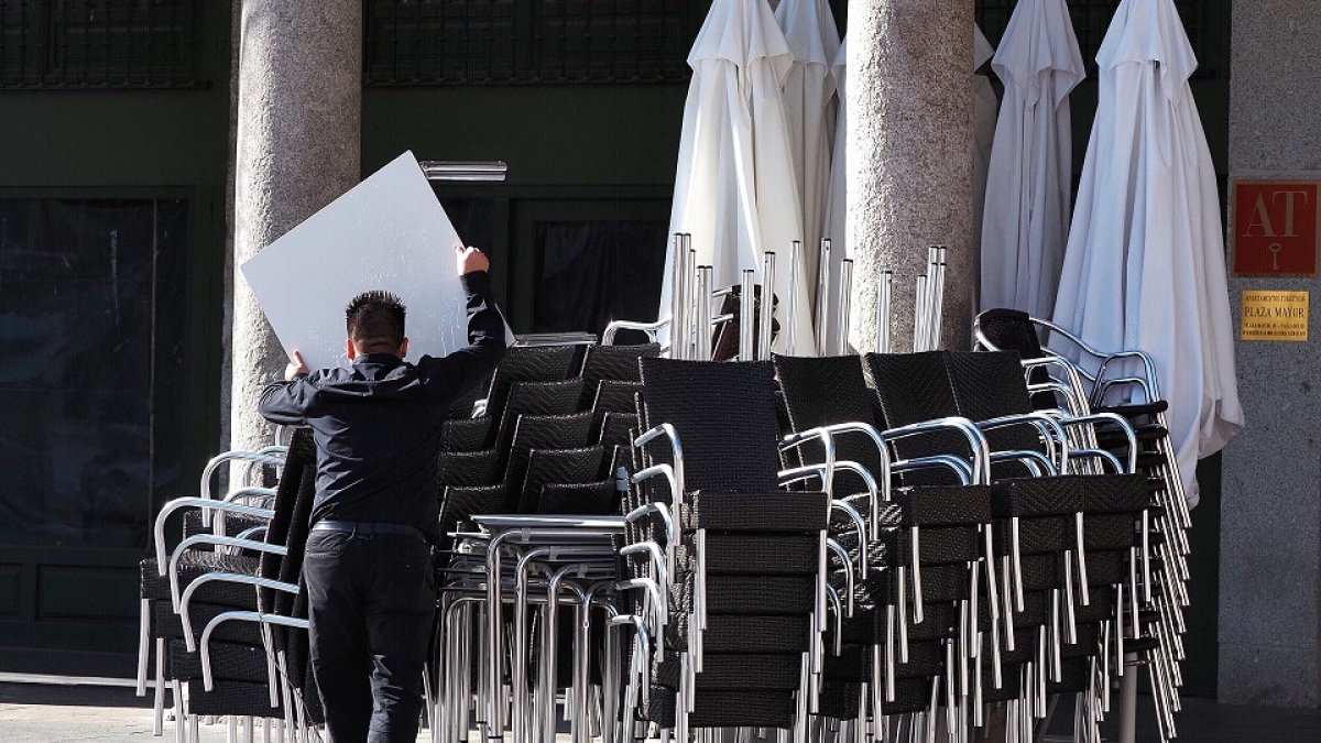Photogenic/Miguel Ángel Santos. Valladolid. 4/11/2020. Reportaje sobre la hostelería efe Valladolid, previo al cierre decretado por la Junta por la subida de casos de Covid Terrazas Plaza Mayor