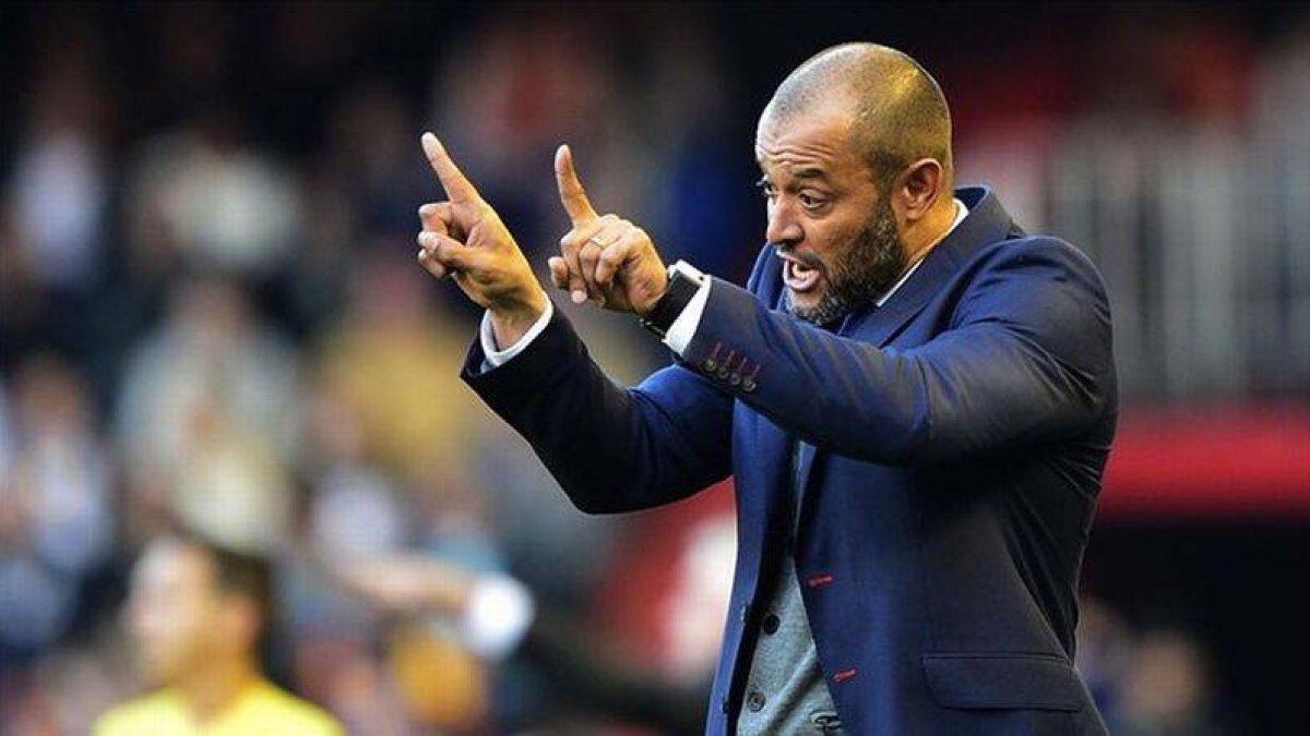 Nuno, en un partido del Valencia.-Foto: AFP / JOSÉ JORDAN