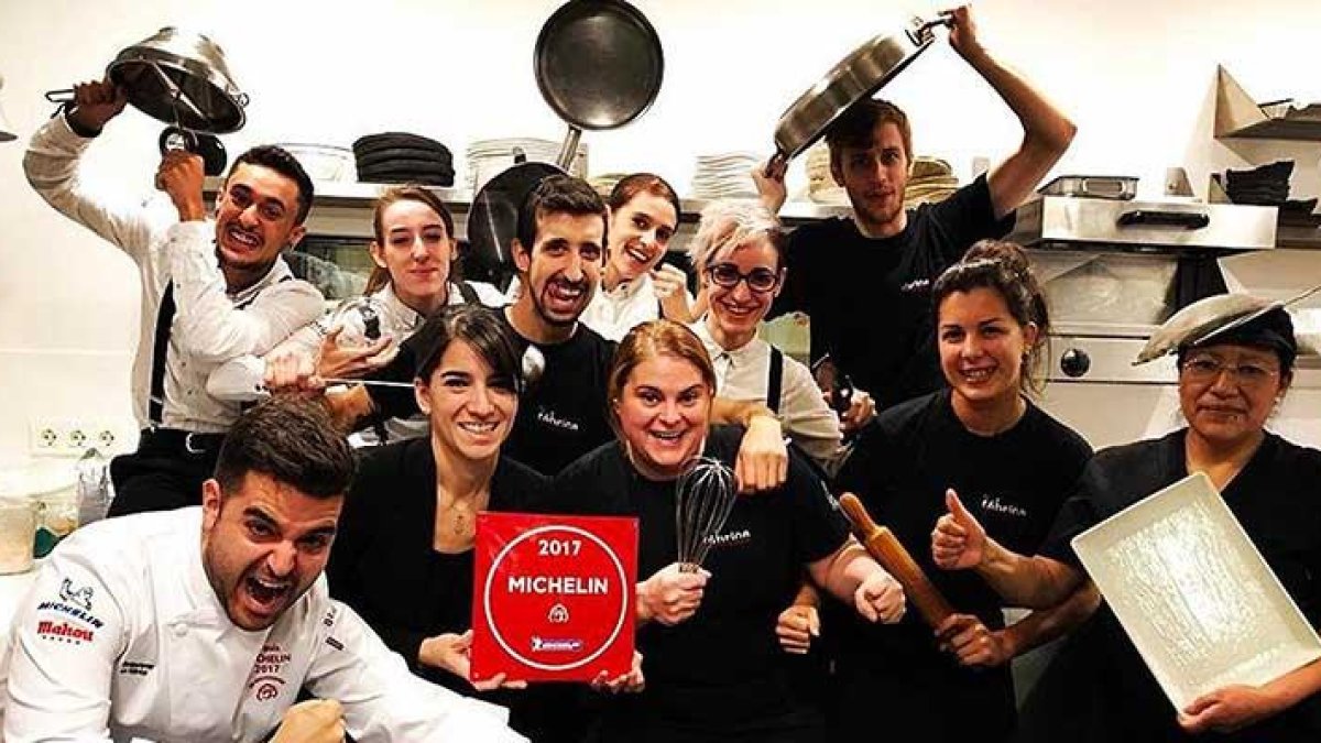 El equipo de La Fábrica celebrando el reconocimiento.-