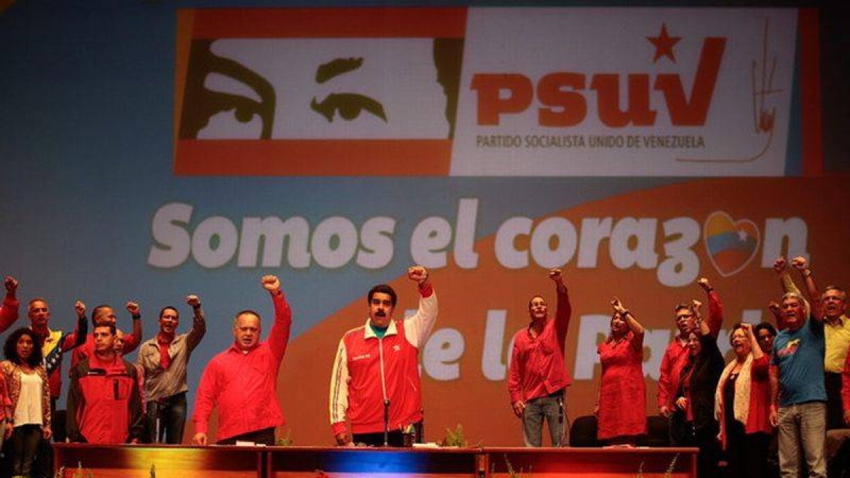Maduro al frente de un acto del Partido Socialista Unido de Venezuela.-Foto: EFE