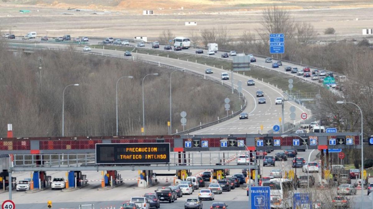 Imagen del peaje de la autopista AP-1.-ISRAEL L. MURILLO