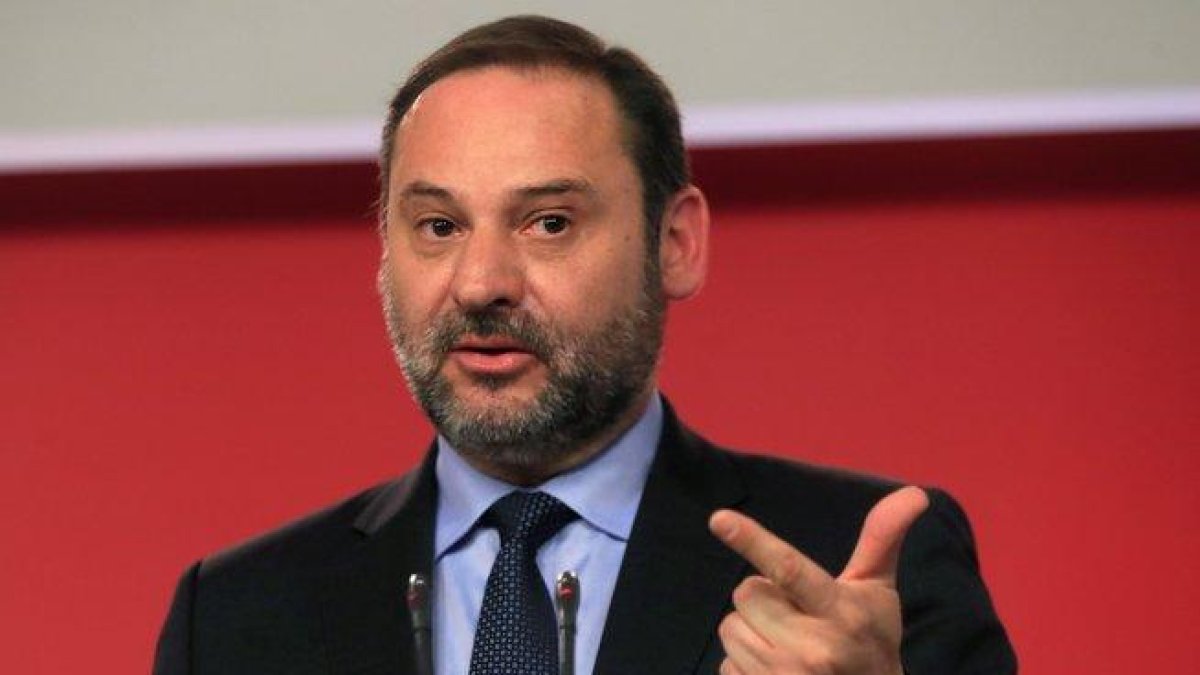 El ministro de Fomento en funciones y secretario de Organización del PSOE, José Luis Ábalos.-FERNANDO ALVARADO (EFE)