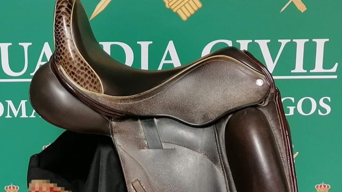 Silla de equitación recuperada. GUARDIA CIVIL.