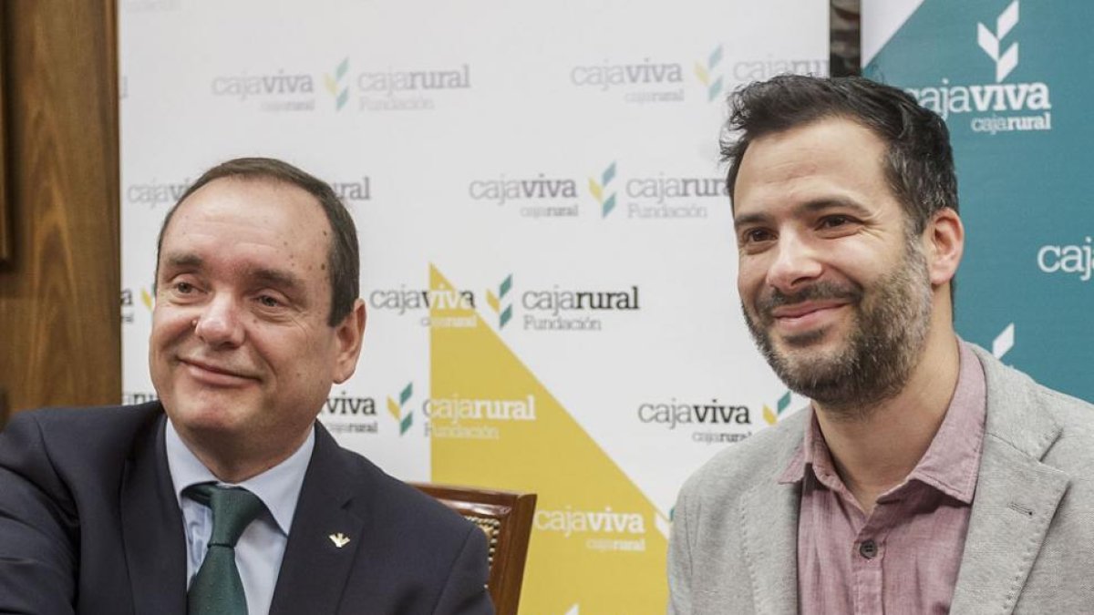 Ramón Sobremonte y Simón Menéndez sellan el acuerdo.-ISRAEL L. MURILLO