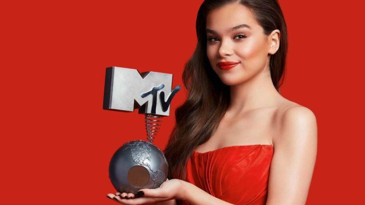 Hailee Steinfeld, presentadora de la gala de los EMA en Bilbao.-EL PERIÓDICO