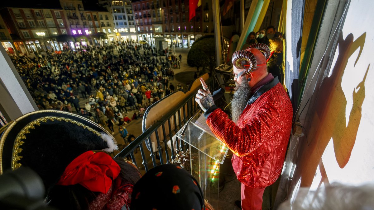 El artista Pure fue el encargado de dar el pregón. SANTI OTERO