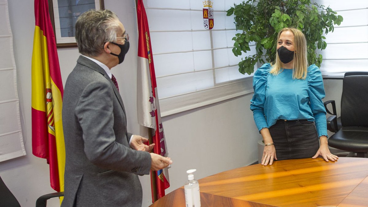 La alcaldesa agradece el interés del delegado, quien se ha comprometido a trasladar el problema a Valladolid. I. L. M.