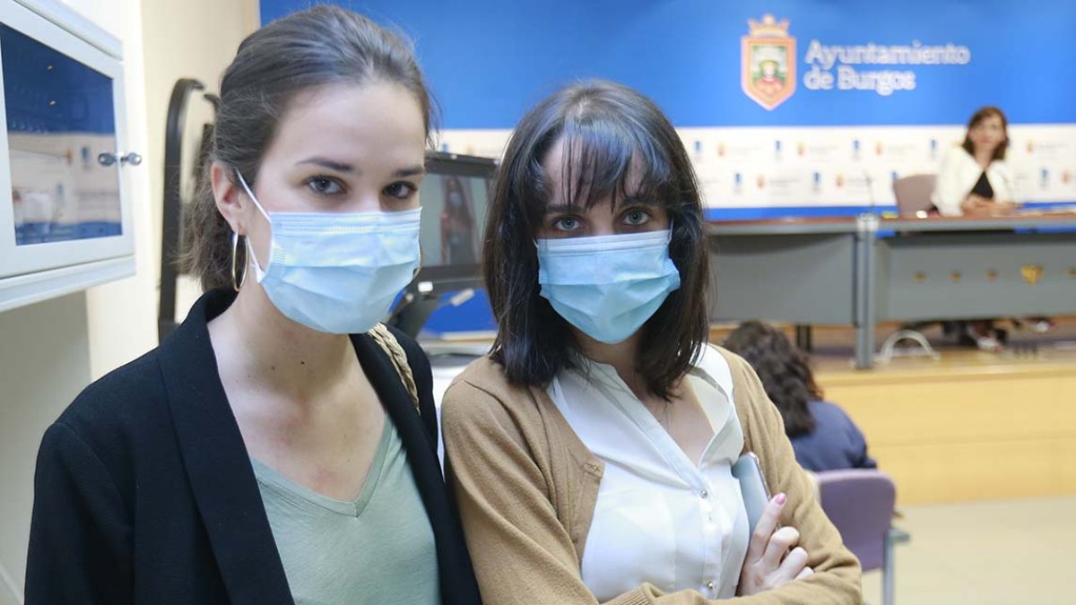 Las creadoras de la campaña, de la Agencia Rives, en la presentación. RAÚL G. OCHOA