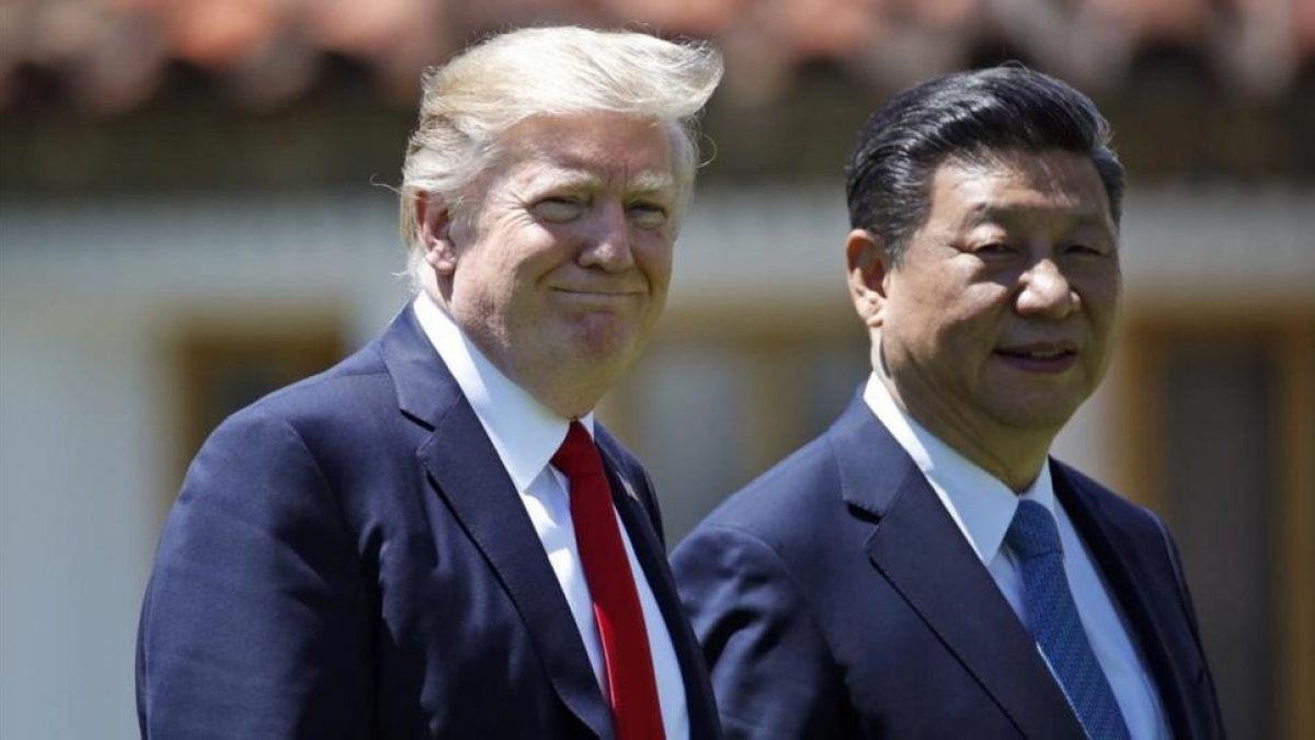 Los presidentes de Estados Unidos y China, Donald Trump y Xi Jinping, en la cumbre del pasado mes de abril en Florida.-AP / ALEX BRANDON