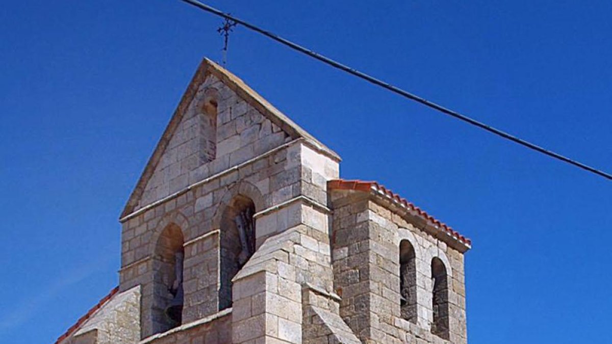 La iglesia de SanMartín, recientemente restaurada.-ECB