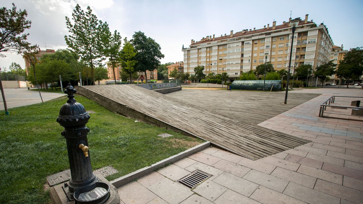 Las maderas del Parque Félix Rodríguez de la Fuente serás sustituidas. TOMÁS ALONSO