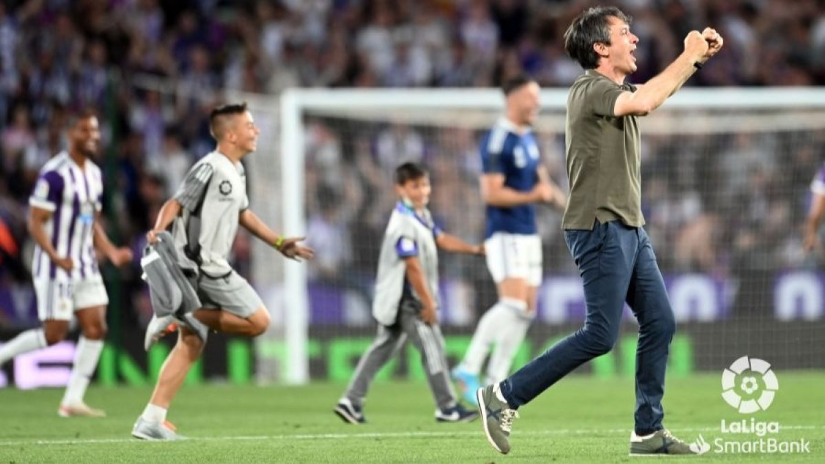 Pacheta celebra el ascenso del Valladolid. LALIGA