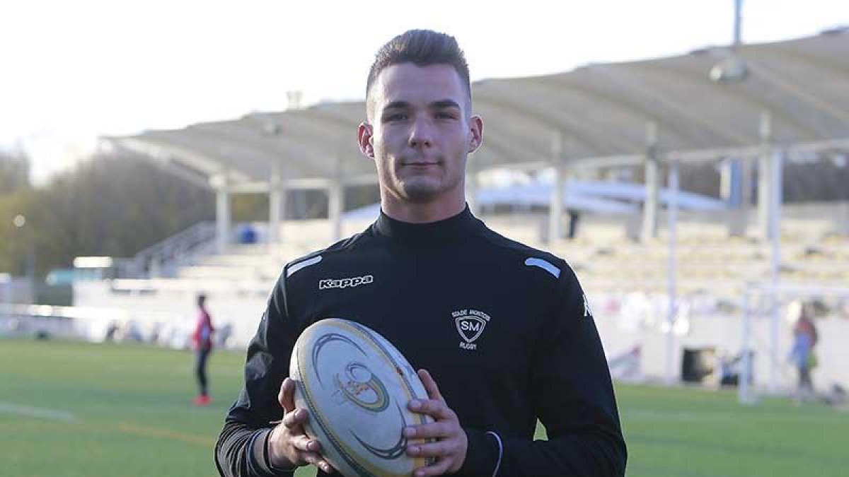 Marc Sánchez posa antes del entrenamiento celebrado ayer en San Amaro.-RAÚL OCHOA