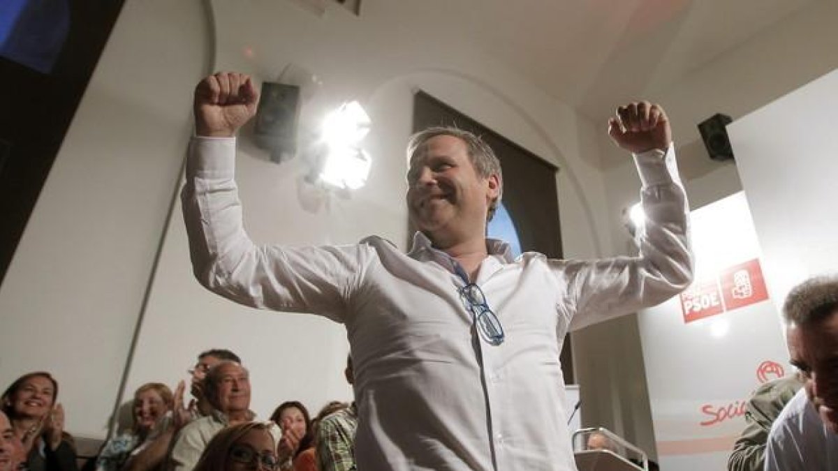 El candidato socialista a la alcaldía de Madrid, Antonio Miguel Carmona, durante un acto en septiembre del 2014.-HUGO ORTUÑO / EFE