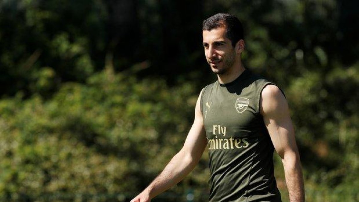 El jugador armenio del Arsenal Henrikh Mkhitaryan durante un entrenamiento.-EL PERIÓDICO