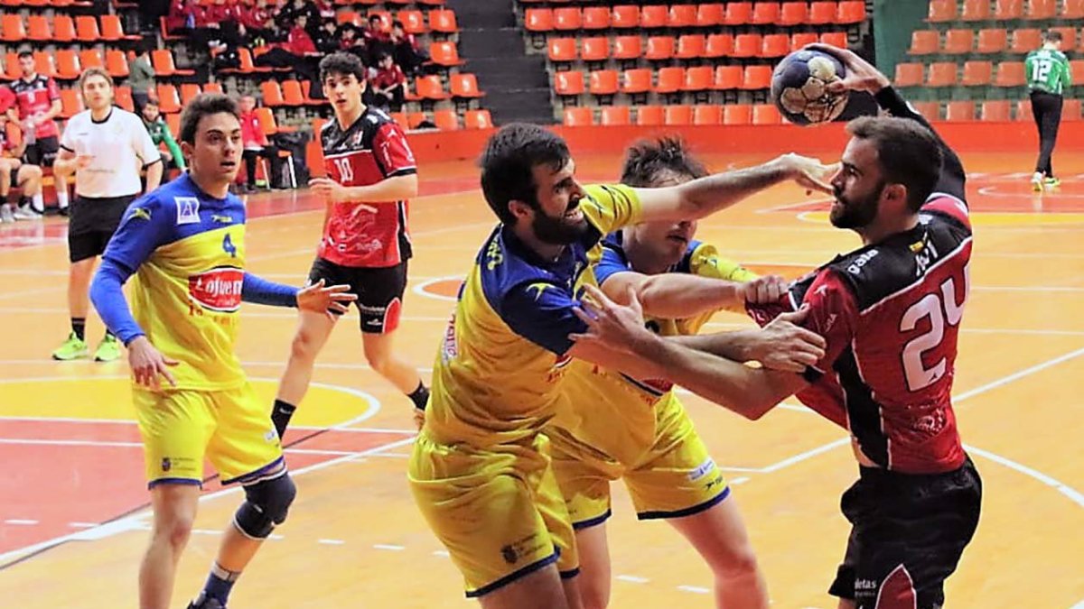 Imagen de un partido de la pasada temporada del UBUSan Pablo actuando como local en El Plantío. ISRAEL L. MURILLO