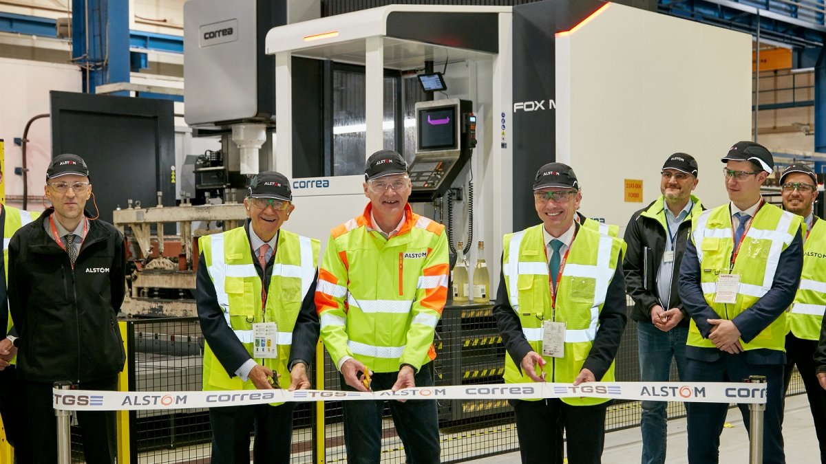 José Ignacio Nicolás Correa, presidente de Nicolás Correa, Kamil Nosál, director de Alstom Česká Lípa, y Pavel Diviš,director general de TGS tools-machines-technological services. ECB