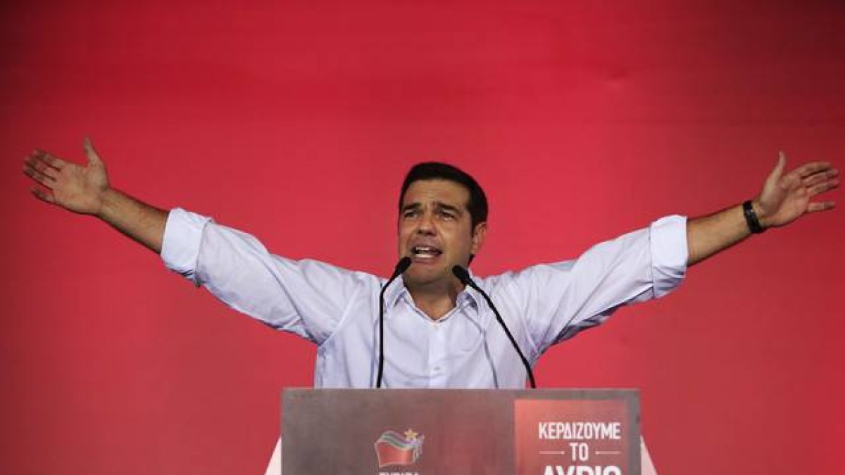 El exprimer ministro griego y líder de Syriza, Alexis Tsipras, en su mitin de cierre de campaña, este viernes.-AP / LEFTERIS PITARAKIS