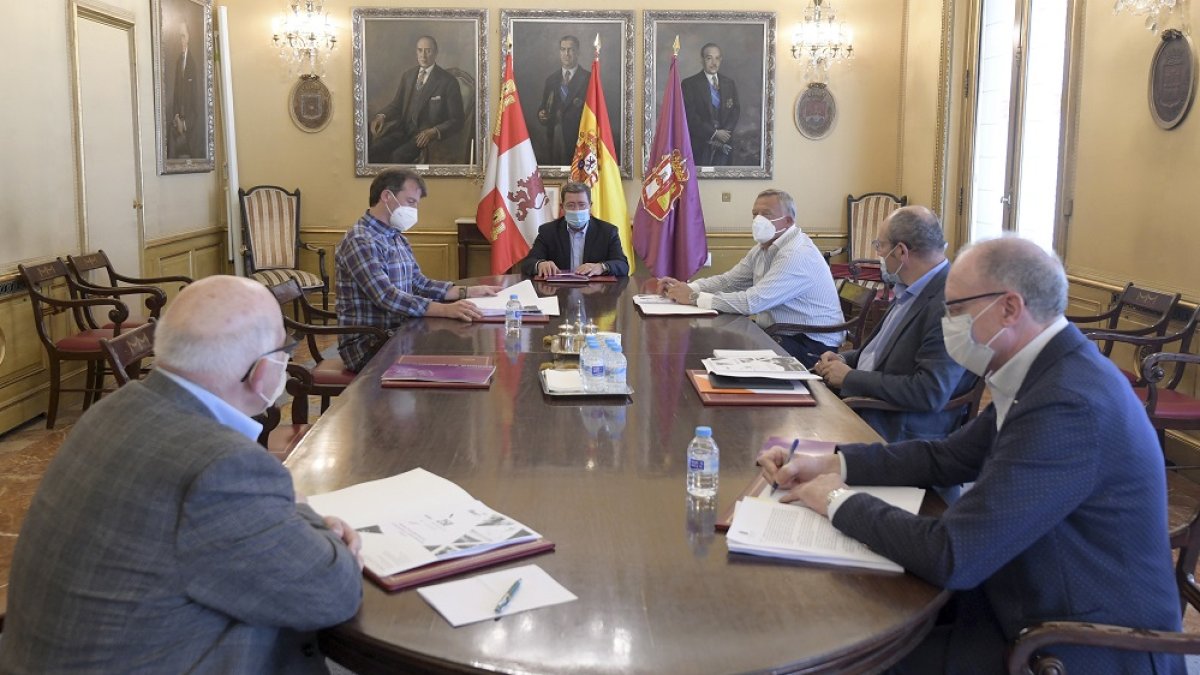 La primera reunión de este órgano se celebró en el Palacio Provincial. ECB