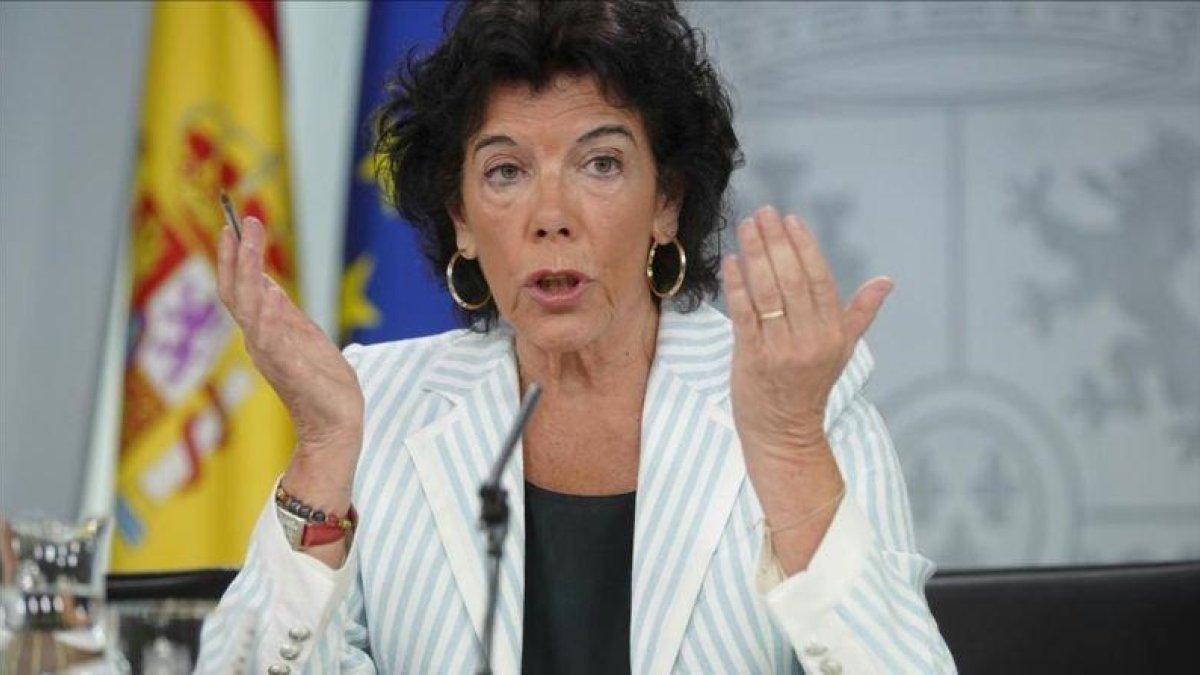 La portavoz del Gobierno, Isabel Celaá, este viernes tras el Consejo de Ministros-JOSE LUIS ROCA
