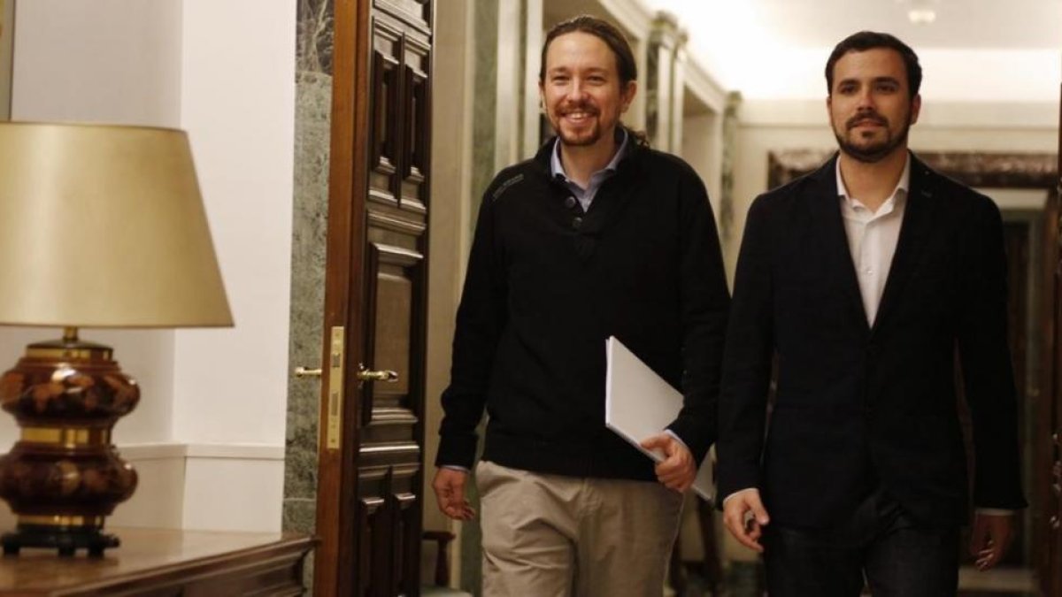Pablo glesias y Alberto Garzón en el Congreso de los Diputados.-DAVID CASTRO