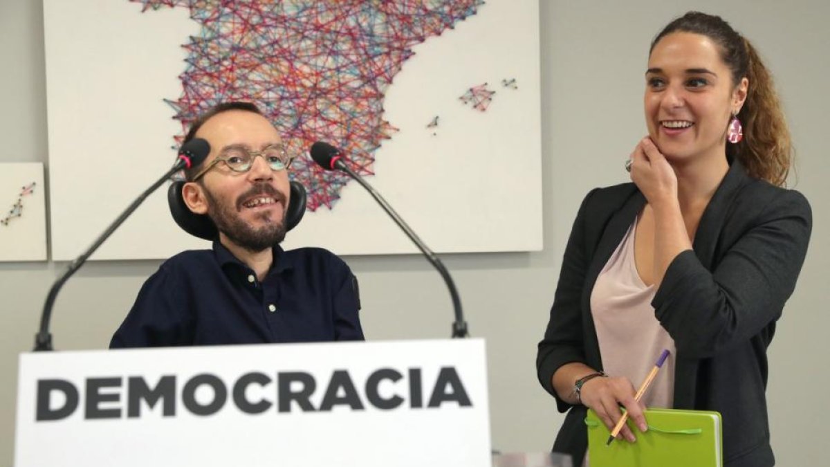 Pablo Echenique y Noelia Vera durante la rueda de prensa que ofrecieron tras la reunión del Consejo de Coordinación de Podemos.-ZIPI (EFE)
