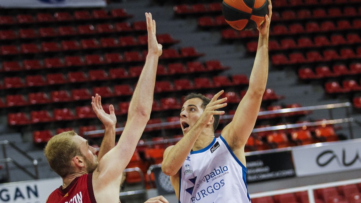 Miquel Salvó, durante un partido con el San Pablo. E. CASAS / ACB PHOTO