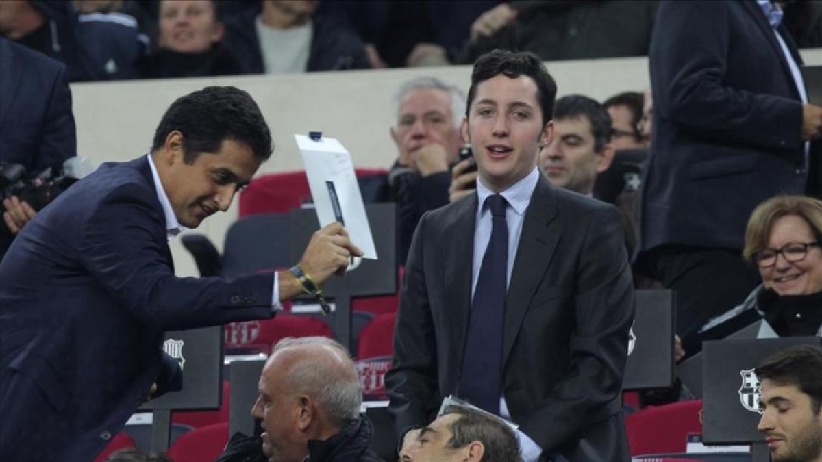 El Pequeño Nicolás, en el palco del Camp Nou.-SPORT