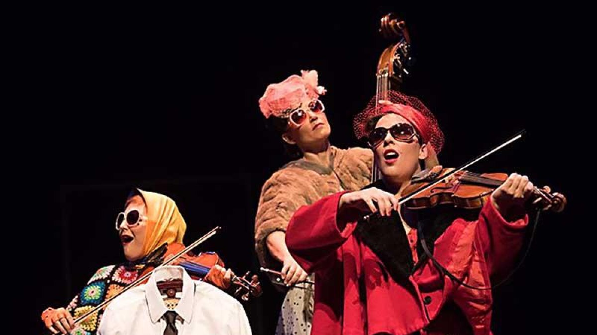 ‘ContraEscena’ llega de la mano de The Funamviolistas, que son, de i. a d., Mayte Olmedilla, Lila Horovitz y Ana Hernández.-
