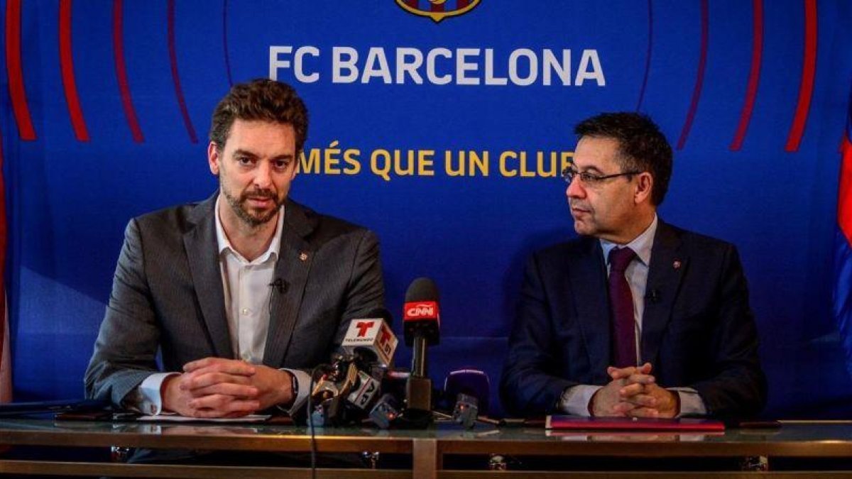 Pau Gasol  Y Josep Maria Bartomeu, en un reciente acto conjunto en Miami.-EFE GIORGIO VIERA
