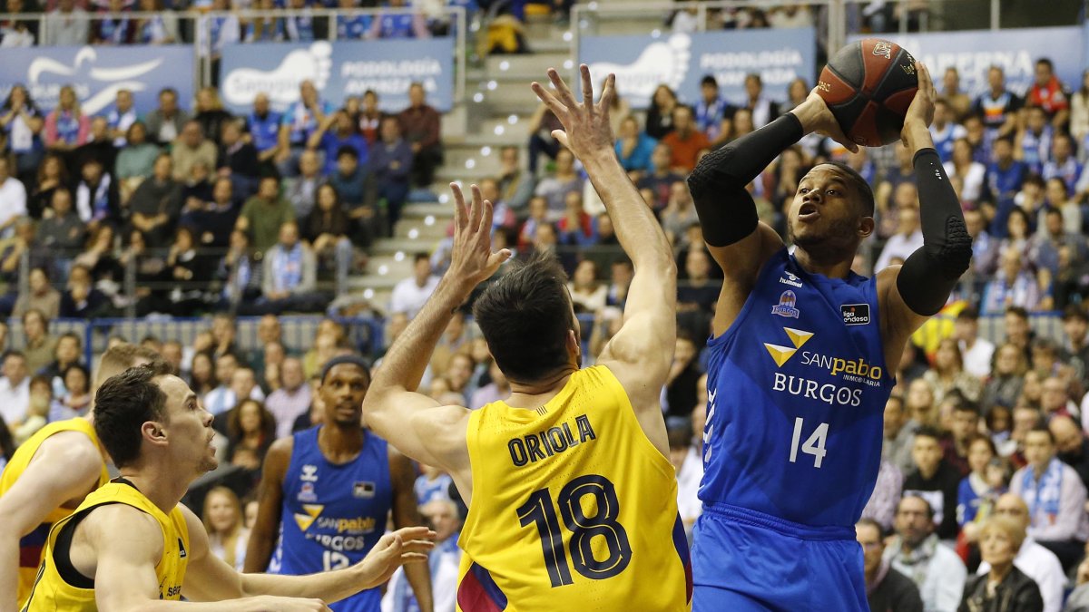 Rivero lanza a canasta. SANTI OTERO