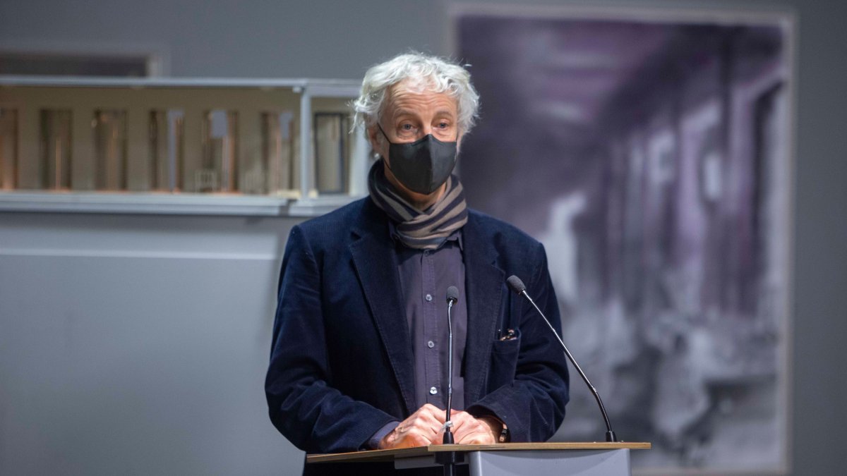 Simon Edmondson presenta su primera exposición en Burgos. RAÚL G. OCHOA