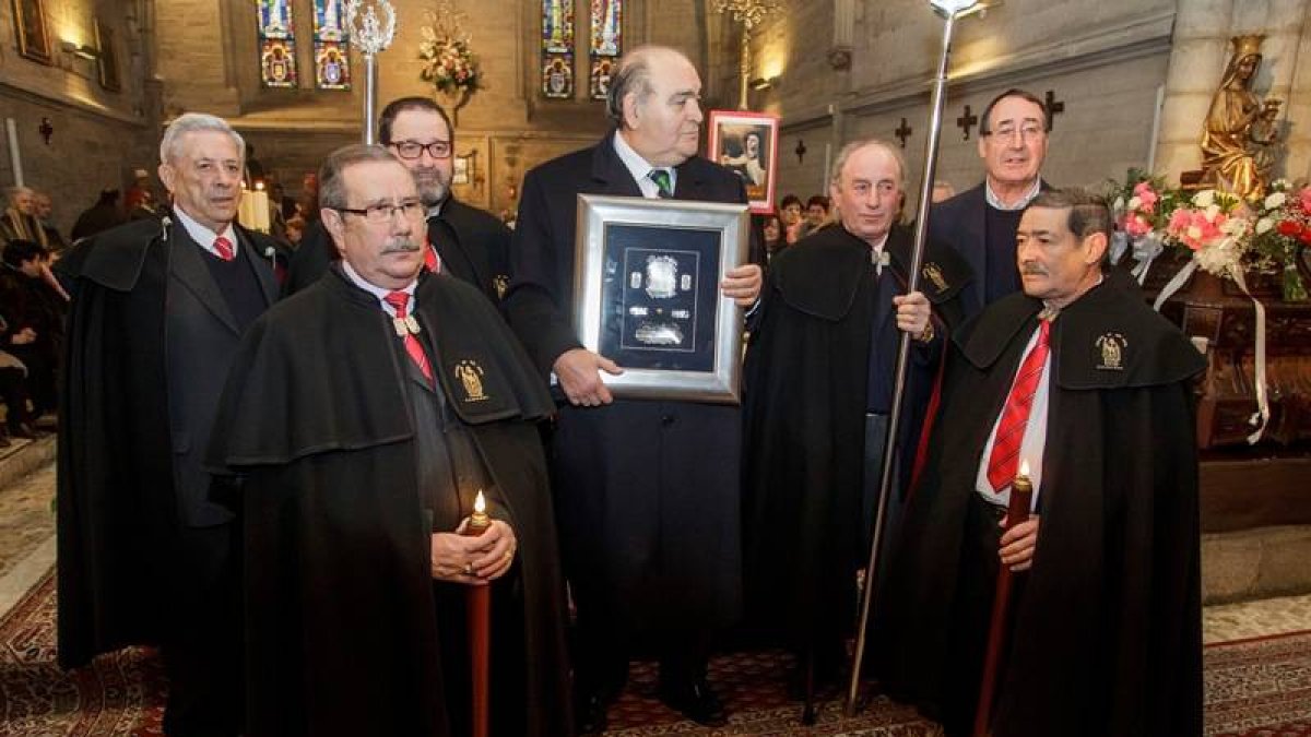José María Peña, exalcalde de Burgos, recibe el 'Tito de Oro'.-SANTI OTERO