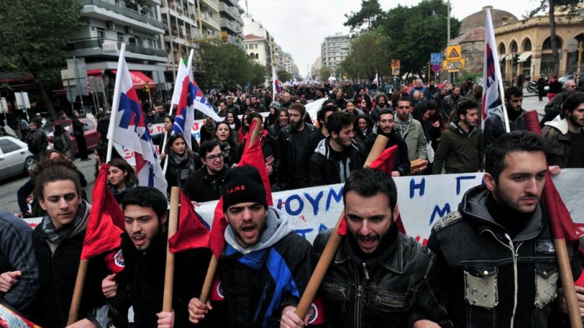 Manifestación en Atenas contra la reforma laboral.-SAKIS MITROLIDIS / AFP