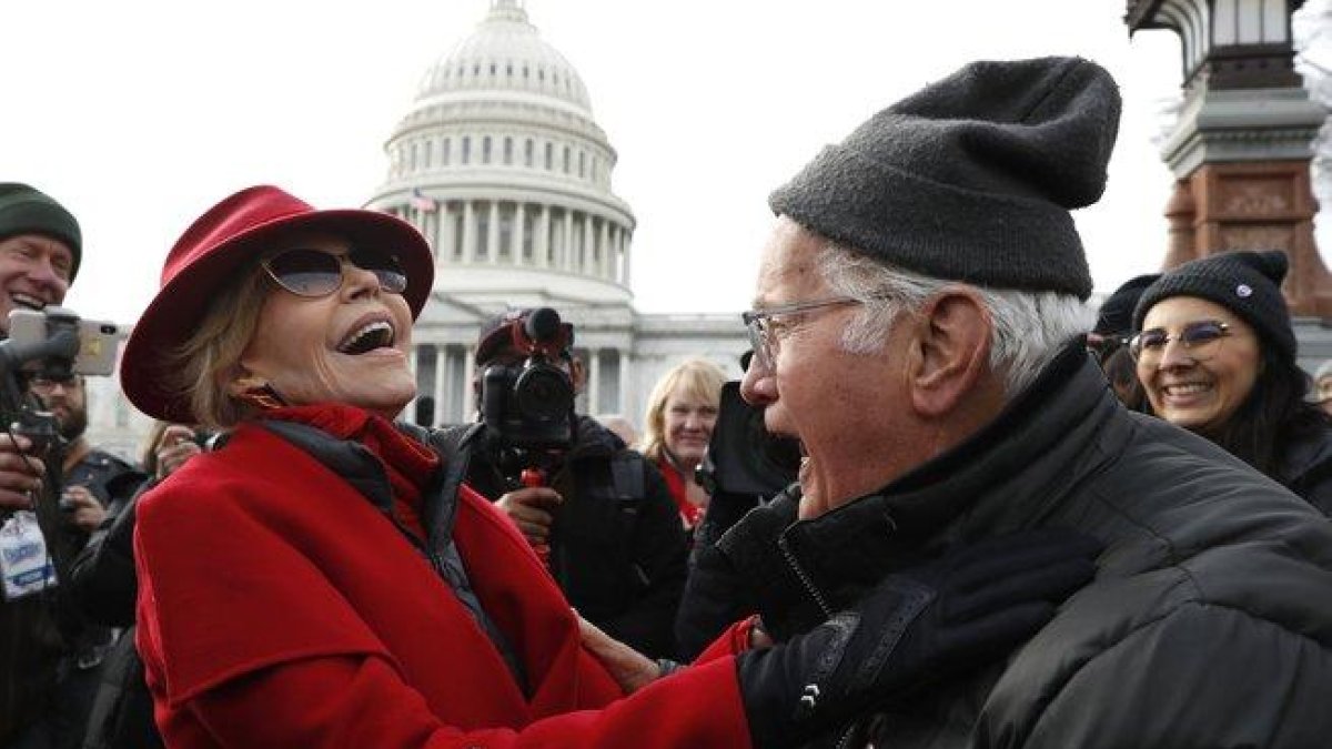 Jane Fonda y Martin Sheen, durante la concentración por el clima en Washington.-AP / JACQUELYN MARTIN
