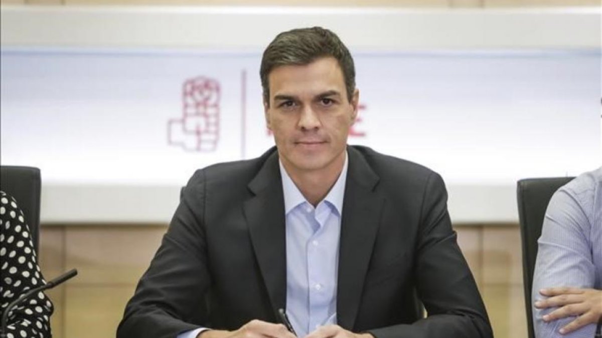 El secretario general del PSOE, Pedro Sánchez, en la reunión de la ejecutiva de este lunes.-EFE / EMILIO NARANJO