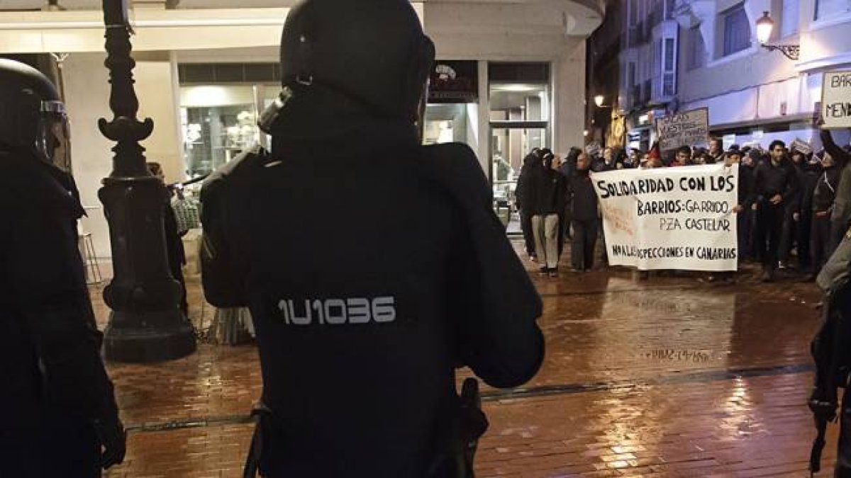 Los manifestantes terminaron el recorrido en la plaza Mayor.-SANTI OTERO