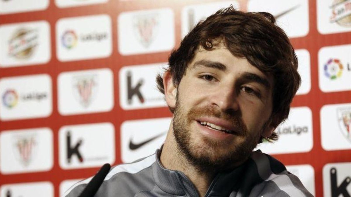 Yeray Álvarez, en la rueda de prensa de este jueves en Lezama.-LUIS TEJIDO