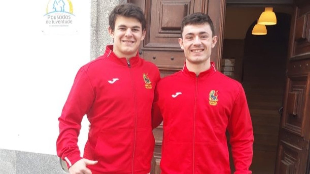Zumeta (izquierda), junto a su compañero Alex Saleta durante una concentración con la selección sub18. TWITTER / @ZARAUTZRUGBY