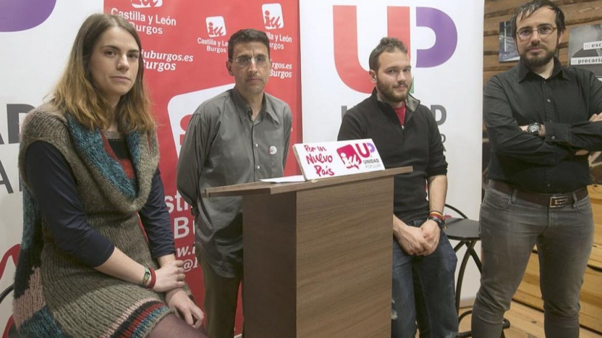 Fernando Sáiz, segundo por la izquierda, junto a miembros del Consejo Loca en una imagen de archivol.-RAÚL G. OCHOA