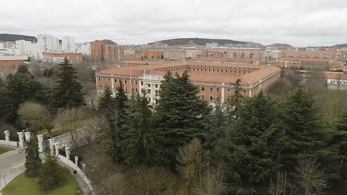 Imagen del acuartelamiento ‘Diego Porcelos’, sede de la División San Marcial.-Israel L. Murillo